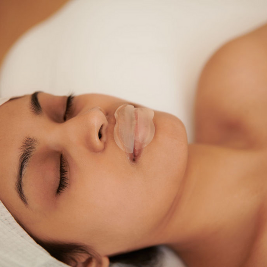 Microchanneling lip plumper with hyaluronic acid for dry lips