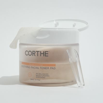 Corthe Soothing Korean Facial Toner Pads in a professional jar; 90 organic, unbleached fiber pads designed to instantly restore pH balance and calm redness in reactive skin.