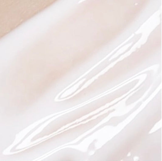 Clinical fragrance-free cleansing milk for sensitive skin; a professional non-foaming formula that removes makeup and SPF while reinforcing the lipid barrier with Ceramide NP.