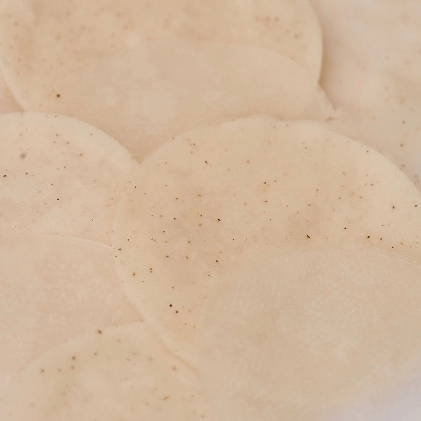 Applying a Corthe Soothing Toner Pad as a 10-minute mini-mask to solve localized redness and provide intensive cooling relief for sensitive skin.
