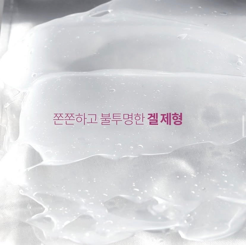 Clear, lightweight texture of Corthe Re Gel being applied to provide breathable barrier protection without clogging pores or causing breakouts.
