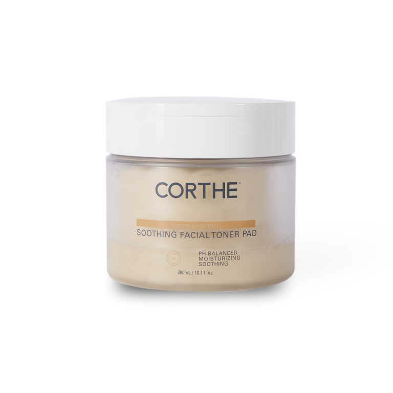 Saturated Korean calming pads featuring Centella Asiatica and Panthenol to strengthen the skin barrier and restore hydration to dry, reactive complexions.
