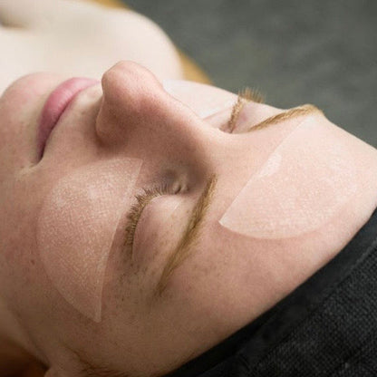 Collagen Pads feel like a firm, bouncy gel. The unique herringbone texture doesn't just hold essence; it physically hugs your skin's contours to "press" the collagen and 11-form Hyaluronic Acid deeper into the surface.