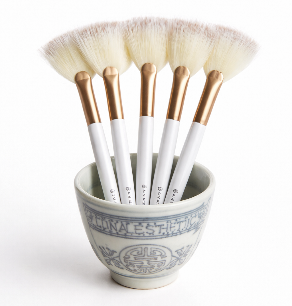 Prevent ingredient mixing: This 5-pack of vegan fan brushes allows you to dedicate specific brushes to different product types—like clay, gel, or acid peels—eliminating the risk of cross-contamination and skin reactivity.