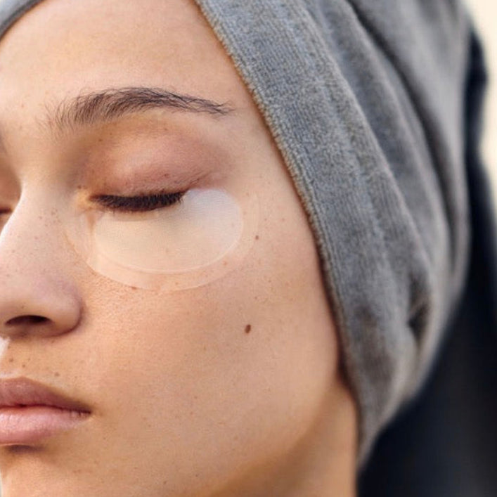 KrX Undereye Darts; a drainage solution that solves "morning puffiness" by using a high concentration of Sodium Hyaluronate to osmotically balance fluid and reduce swelling in the delicate orbital zone.