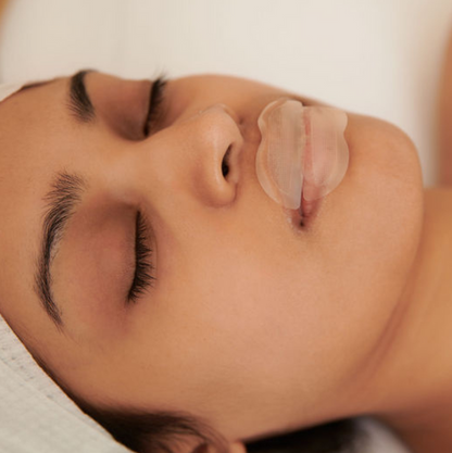 A high-performance KrX lip plumping mask infused with 8 types of Hyaluronic Acid and Madecassoside to heal cracked lips and strengthen the delicate skin barrier.