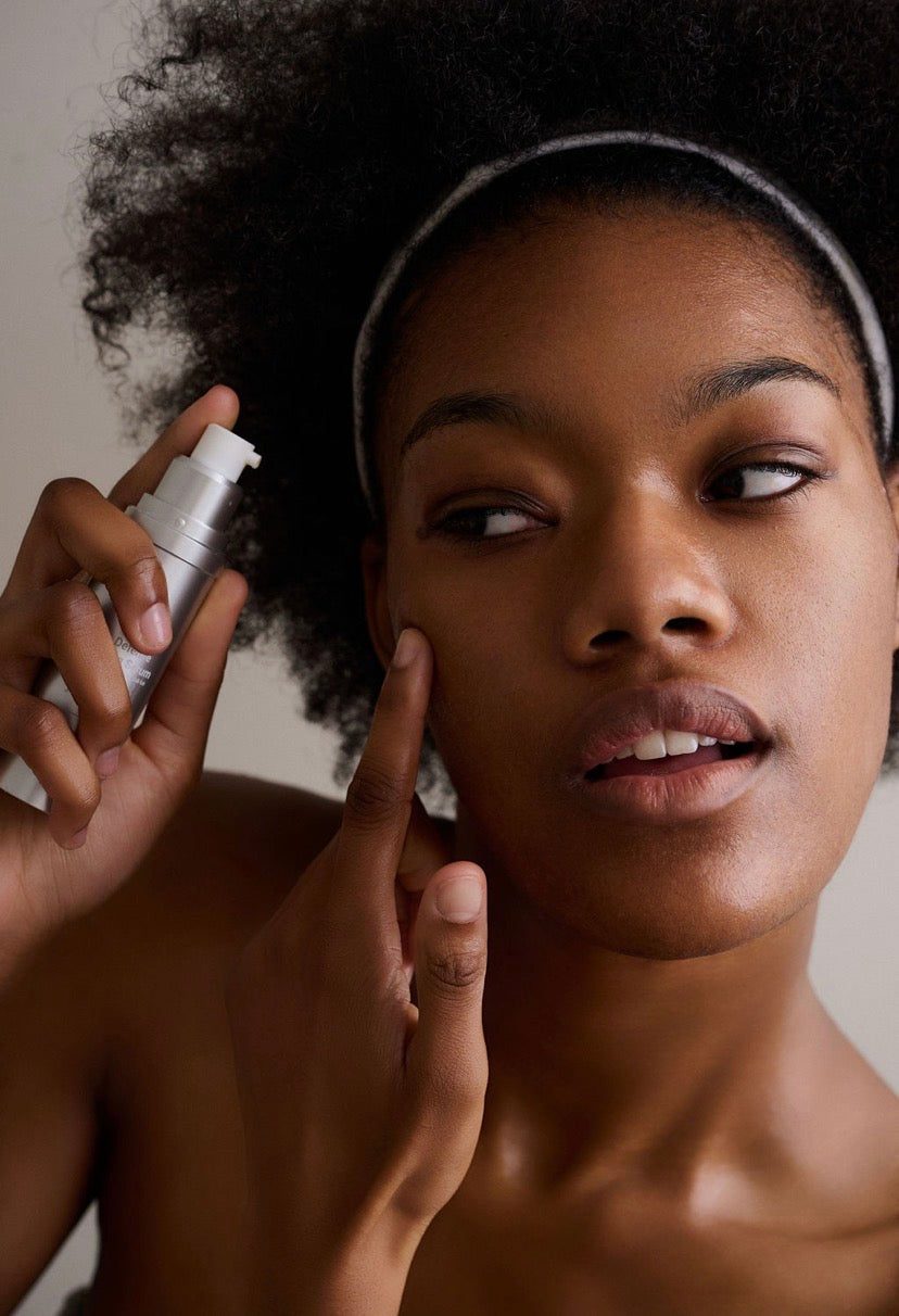 A clinical-grade treatment for post-inflammatory hyperpigmentation (PIH) in melanin-rich skin, using KrX Mela Défense to safely regulate melanin without the risk of over-lightening surrounding skin.