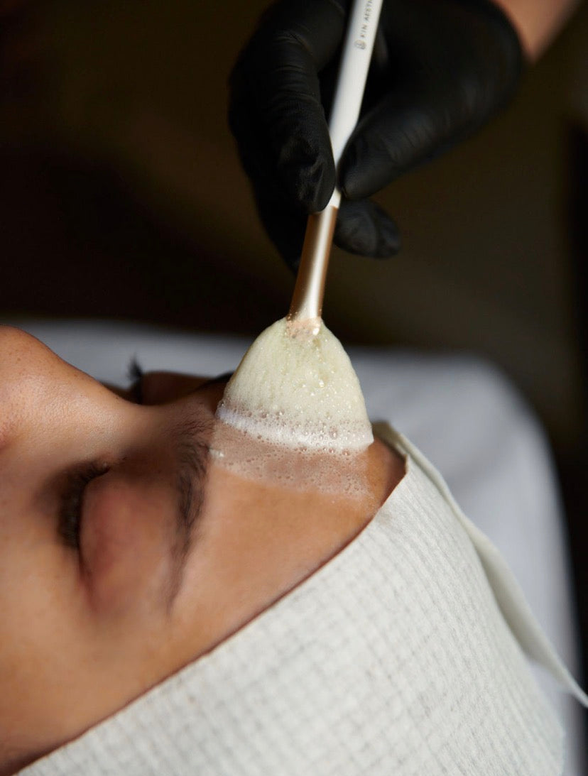 Built for the clinic: The Seonghae/KrX Masking Brush is Barbicide-tested, meaning the handle and bristles can withstand 100% professional sterilization without warping or shedding.