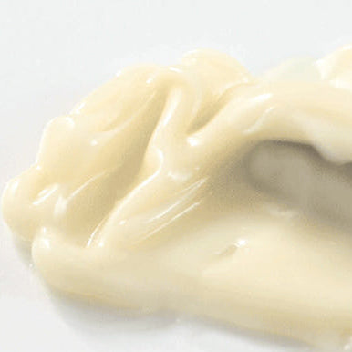 Lightweight gel-cream texture of Dermathod Soba Calm Cream; a fast-absorbing formula that leaves a matte, shine-free finish while instantly cooling inflamed skin.