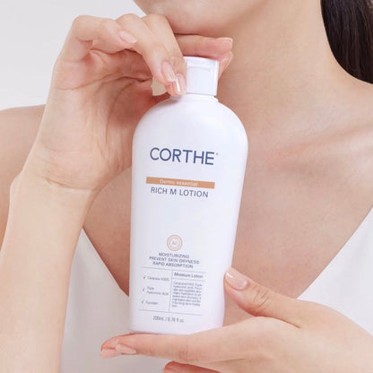 Clinical barrier restoration: Corthe Dermo Essential Rich M Lotion features Triple Hyaluronic Acid and Centella for deep, acne-safe moisture.