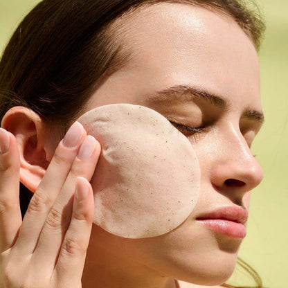 100% organic unbleached natural fiber pads saturated in Centella and Panthenol essence to eliminate dry patches without the irritation of synthetic fibers.