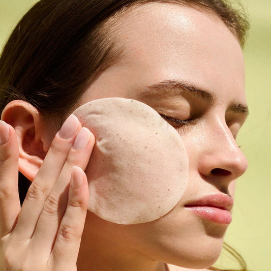 100% organic unbleached natural fiber pads saturated in Centella and Panthenol essence to eliminate dry patches without the irritation of synthetic fibers.