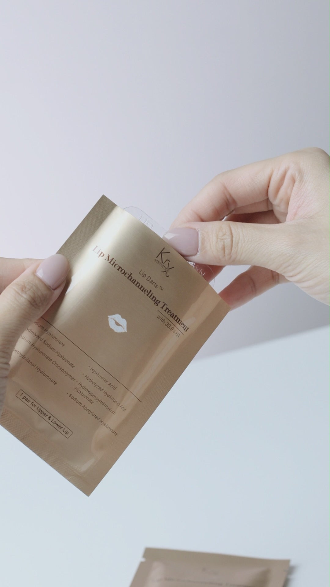 A high-performance KrX lip plumping mask infused with 8 types of Korean Hyaluronic Acid and Madecassoside to heal cracked lips and strengthen the delicate skin barrier.