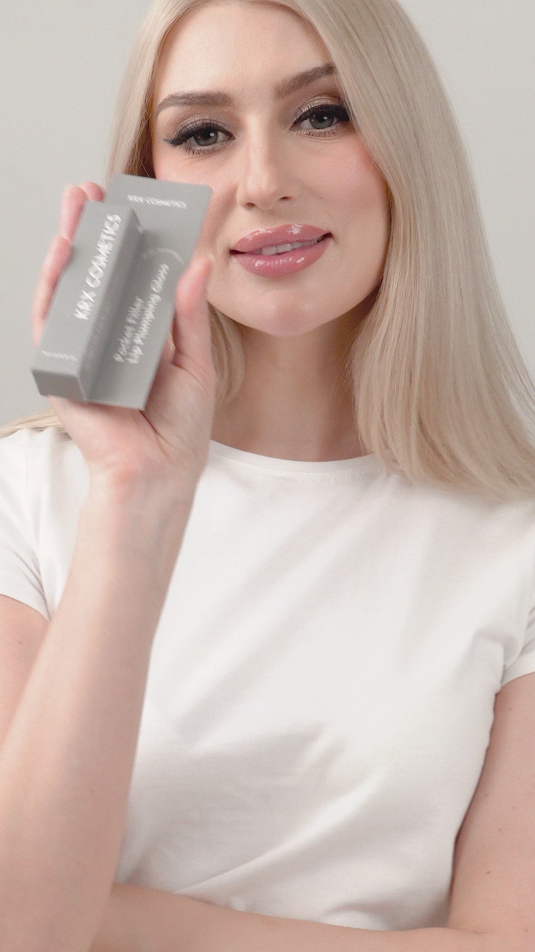 Watch the KrX Pocket Filler activate; a demonstration of the SenseHot™ technology and multi-molecular K-Beauty Hyaluronic Acid delivering instant, visible lip expansion.