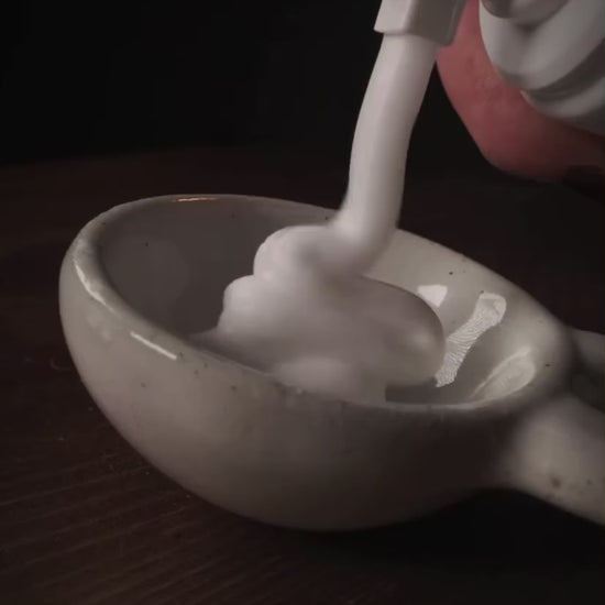 Rich, airy microbubbles of the Thesera Epidermis Balance Foam showing how it deeply cleanses pores and brightens skin using Korean Raspberry Ketone.