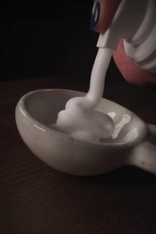 Rich, airy microbubbles of the Thesera Epidermis Balance Foam showing how it deeply cleanses pores and brightens skin using Korean Raspberry Ketone.