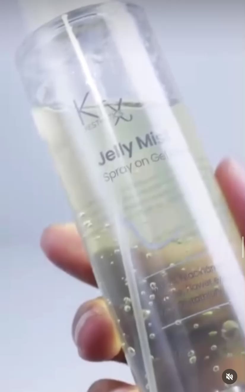 A sophisticated antioxidant glow shield featuring Ginseng and Glutathione, KrX Jelly Mist protects the skin from environmental stressors while delivering a dewy, clinical-grade glass skin finish.