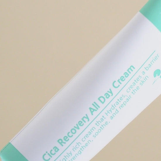 Achieving the viral Korean glass skin look: KrX Cica Recovery All Day Cream provides a high-gloss, dewy finish that reflects light while deep-feeding the skin with a triple peptide matrix.