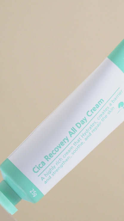 Achieving the viral Korean glass skin look: KrX Cica Recovery All Day Cream provides a high-gloss, dewy finish that reflects light while deep-feeding the skin with a triple peptide matrix.