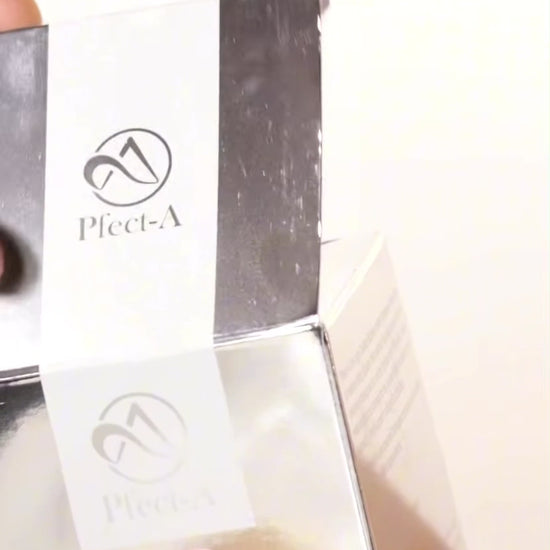 Clinical-grade Korean cream formulated with vegan spider silk and NMN to support DNA repair and restore a youthful, resilient skin structure.