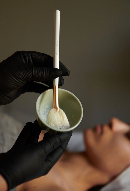 Elevate your skincare ritual: The ergonomic handle and fan-shaped bristles of the Fluffy Masking Brush transform a basic face mask into a professional-grade spa experience at home.