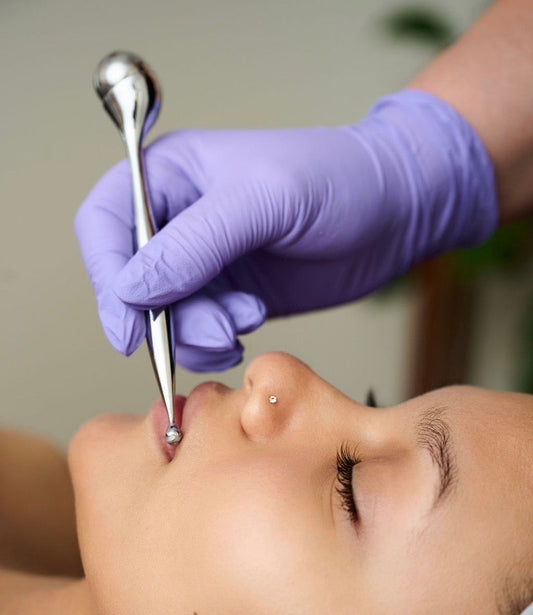 Targeted pressure point therapy using the reflexology end of the Seonghae Arctic Tool; a wellness solution that solves "nerve tension" by activating specific reflexology points to ease stress and promote whole-body relaxation.