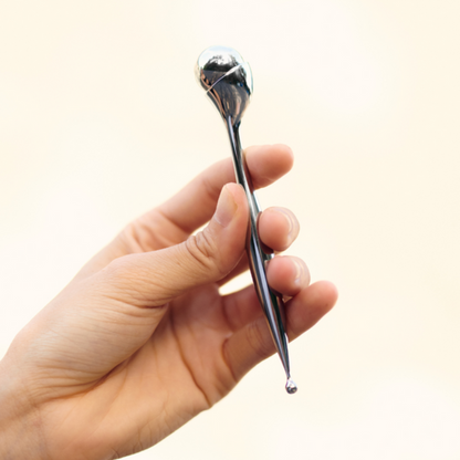 The Seonghae Arctic Tool combines a stainless steel roller ball for orbital lymphatic drainage with a reflexology tip for targeted pressure point release — with a removable, sterilizable design built for professional and home use.